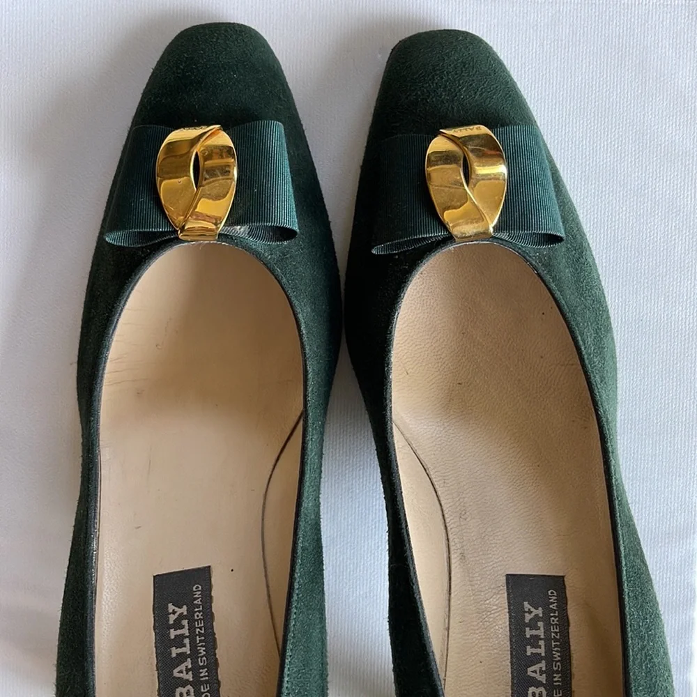 BALLY green suede heels with logo on front bow. - Picture 5 of 14